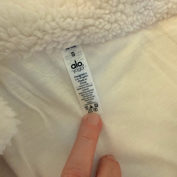 ALO Yoga Ivory / White Foxy Sherpa Fleece Jacket NEW size small - Picture 4 of 6
